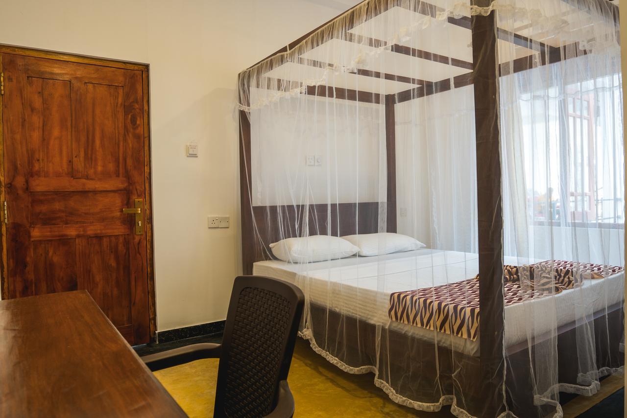 Ocean Bay Surf Resort Weligama Extérieur photo