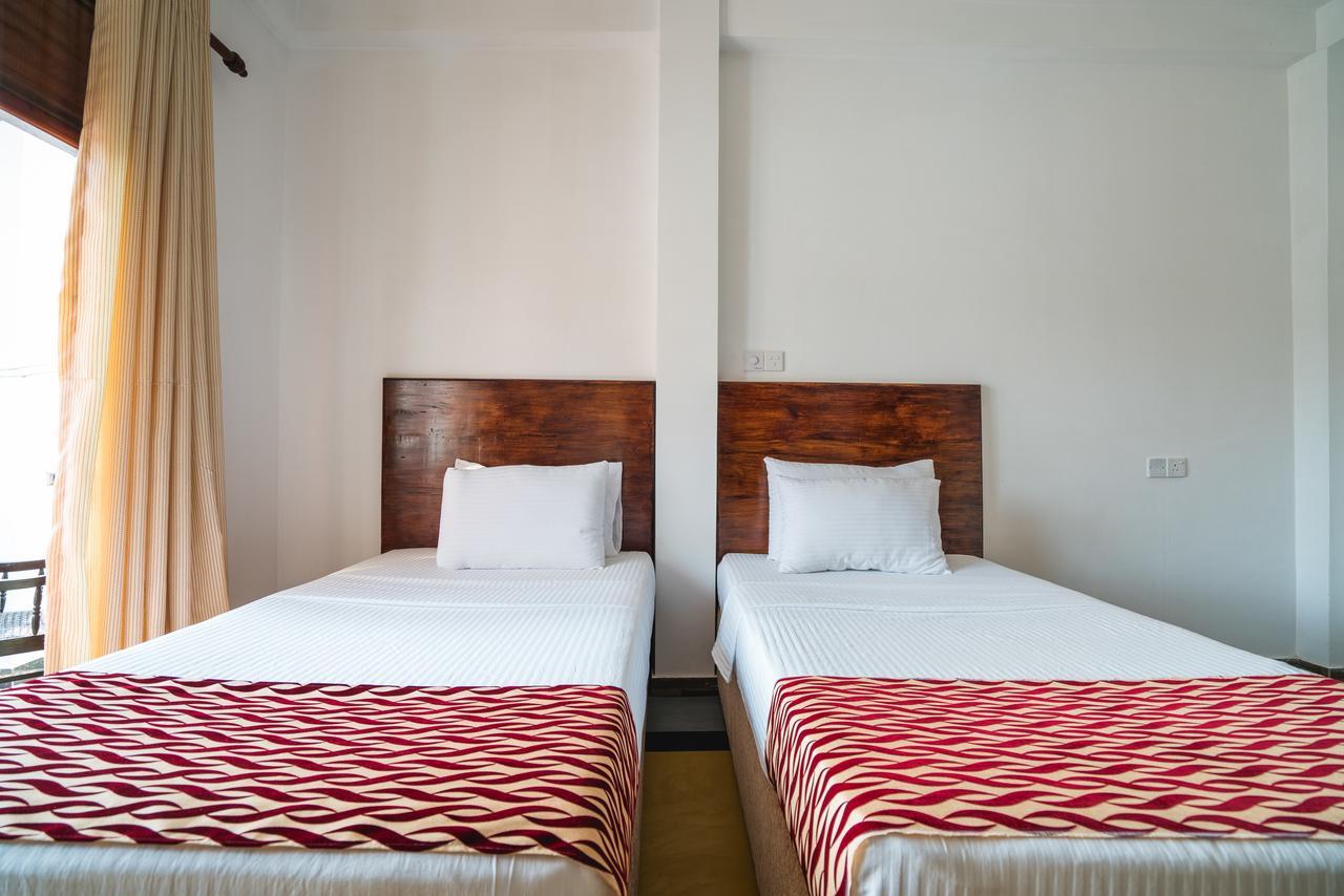 Ocean Bay Surf Resort Weligama Extérieur photo