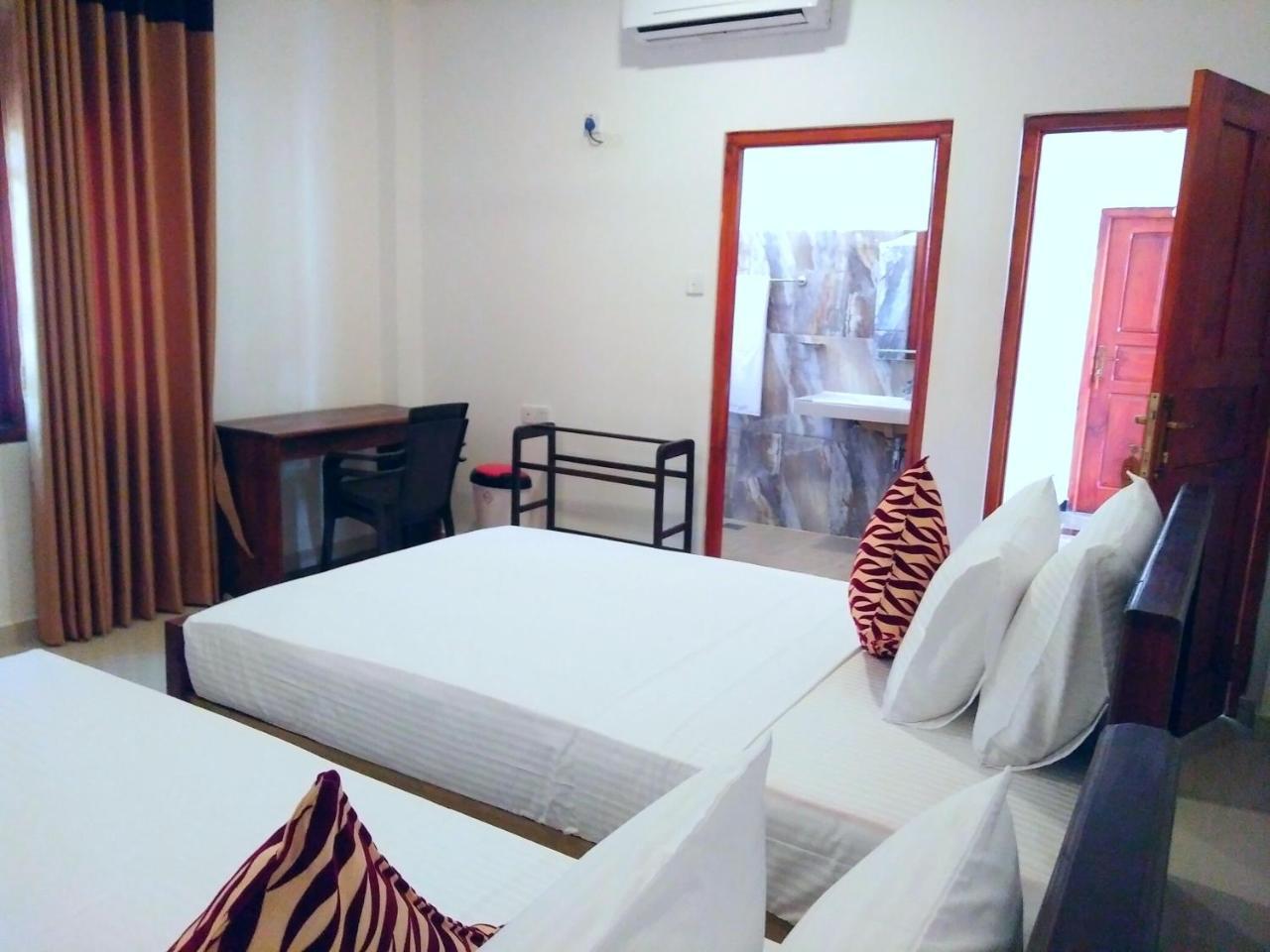 Ocean Bay Surf Resort Weligama Extérieur photo