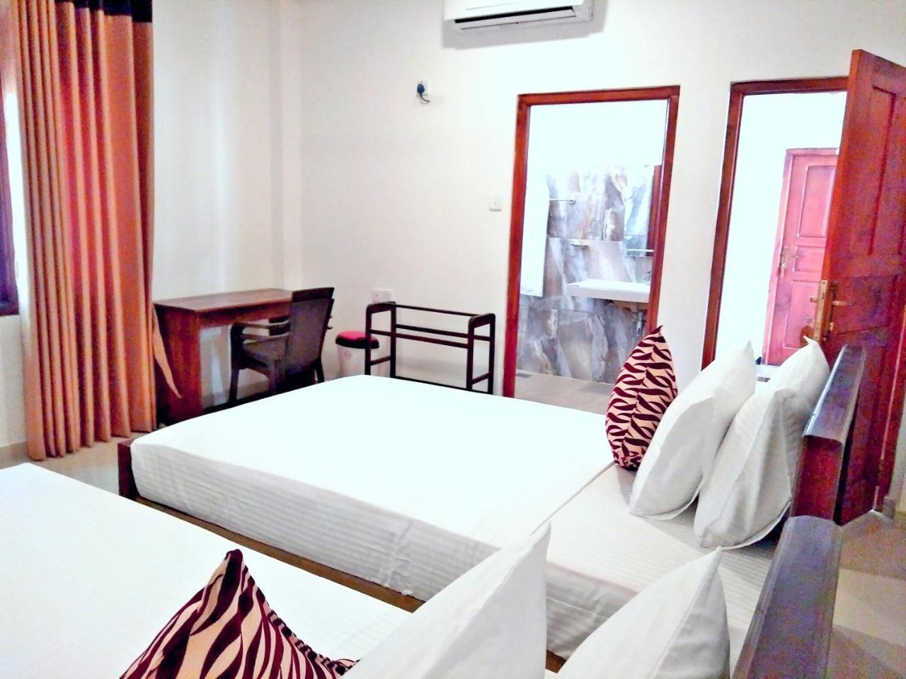 Ocean Bay Surf Resort Weligama Extérieur photo